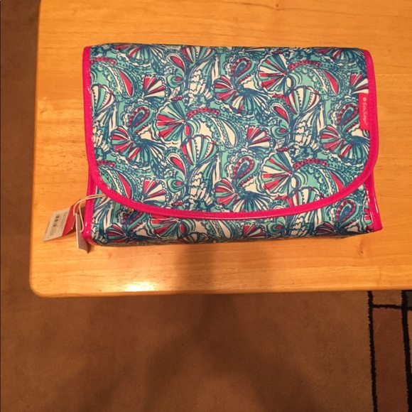 Lilly Pulitzer Handbags - Lilly Pulitzer limited edition travel bag